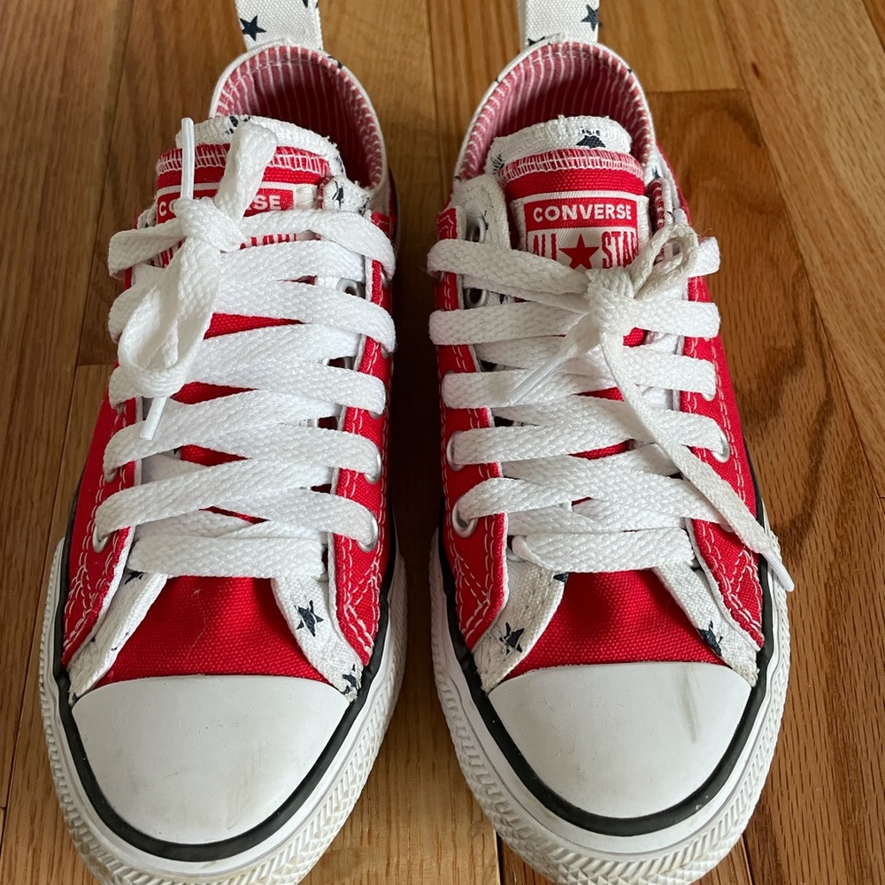 🛑SOLD🛑 Girls Red And White Converse Sneakers